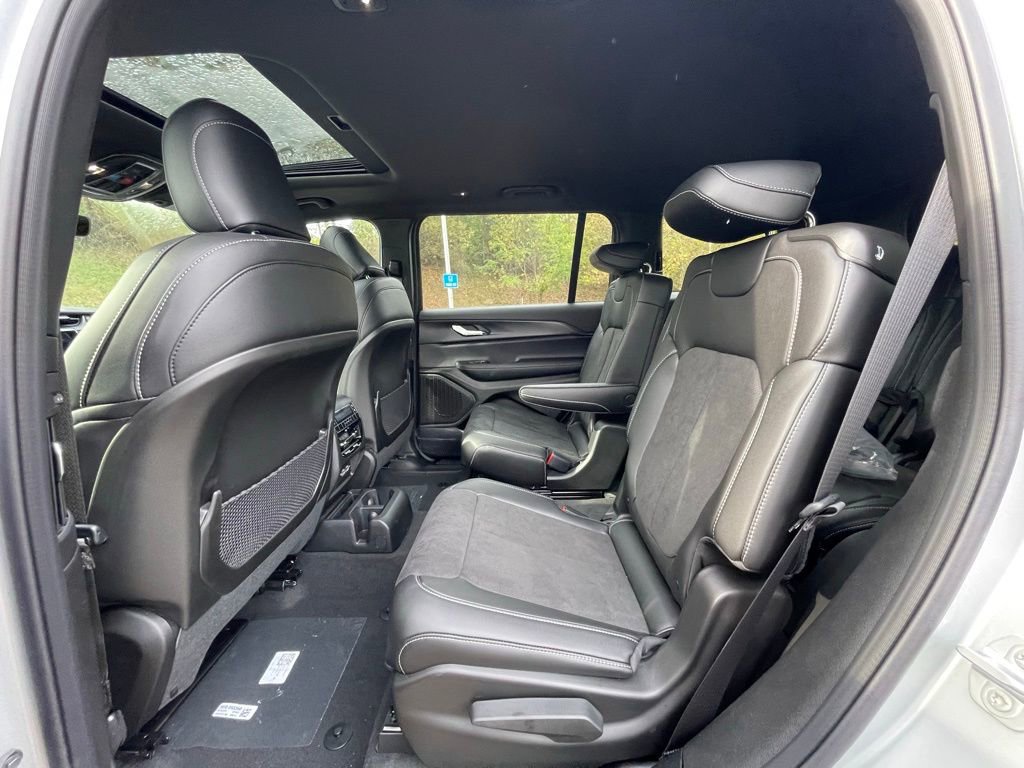 New 2025 Jeep Grand Cherokee L Altitude image 23