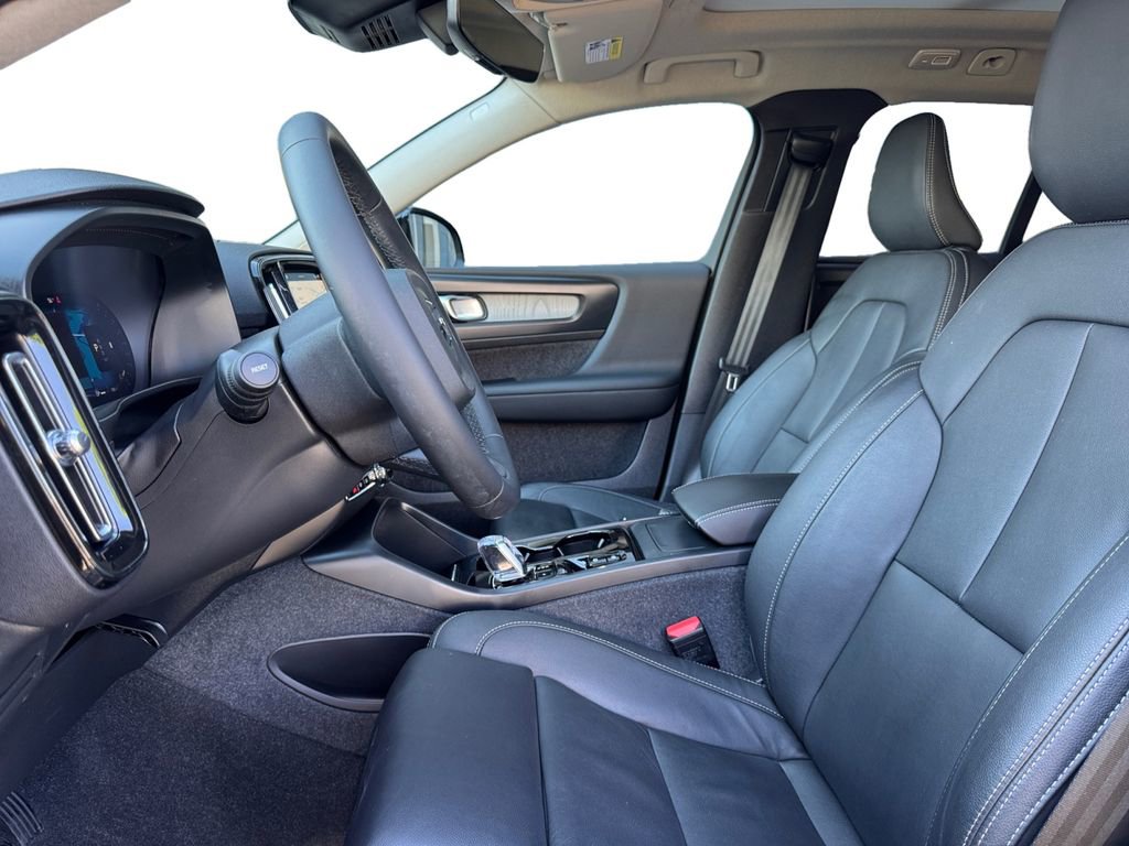 Certified 2024 Volvo XC40 B5 Plus w/ Protection Package Premier AWD/4WD image 11