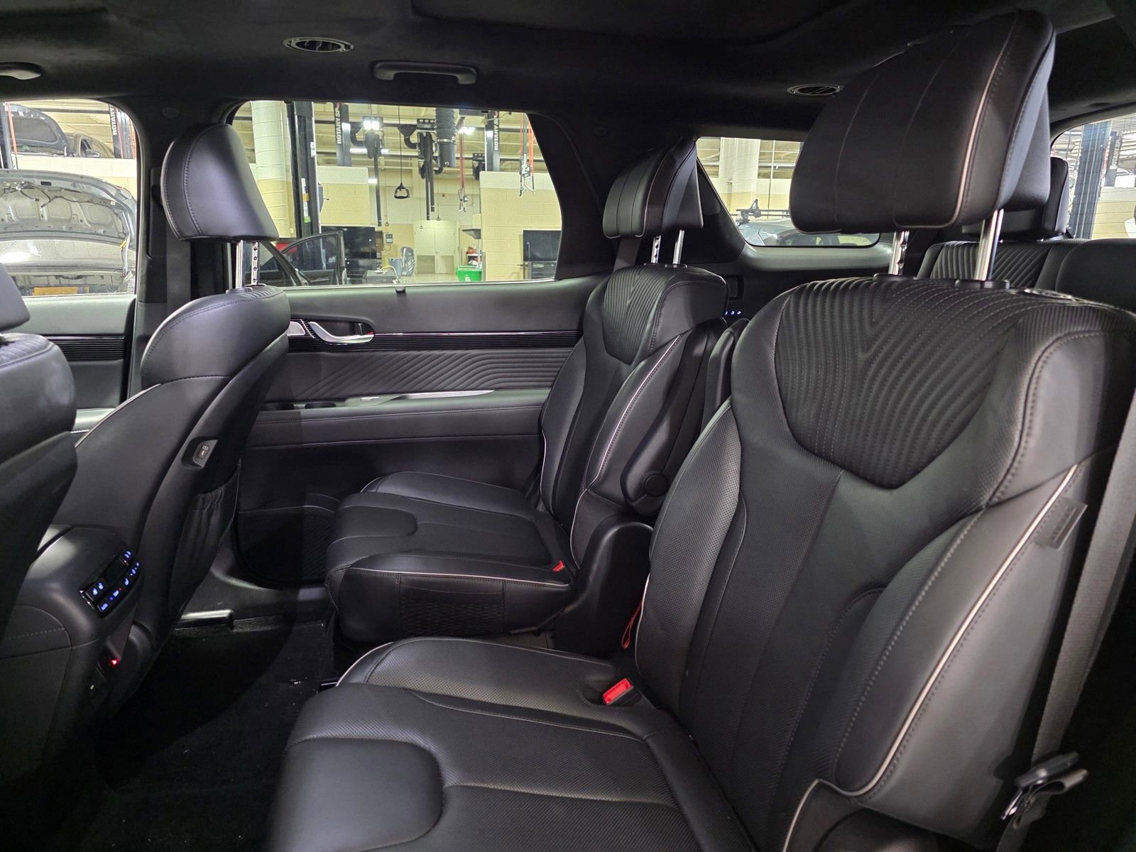 Used 2024 Hyundai Palisade Calligraphy FWD image 11