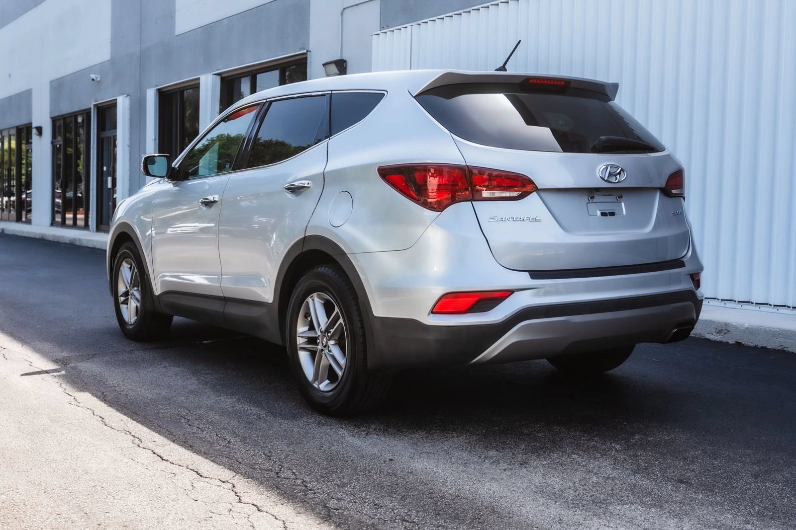 Used 2018 Hyundai Santa Fe Sport w/ Cargo Package FWD image 8