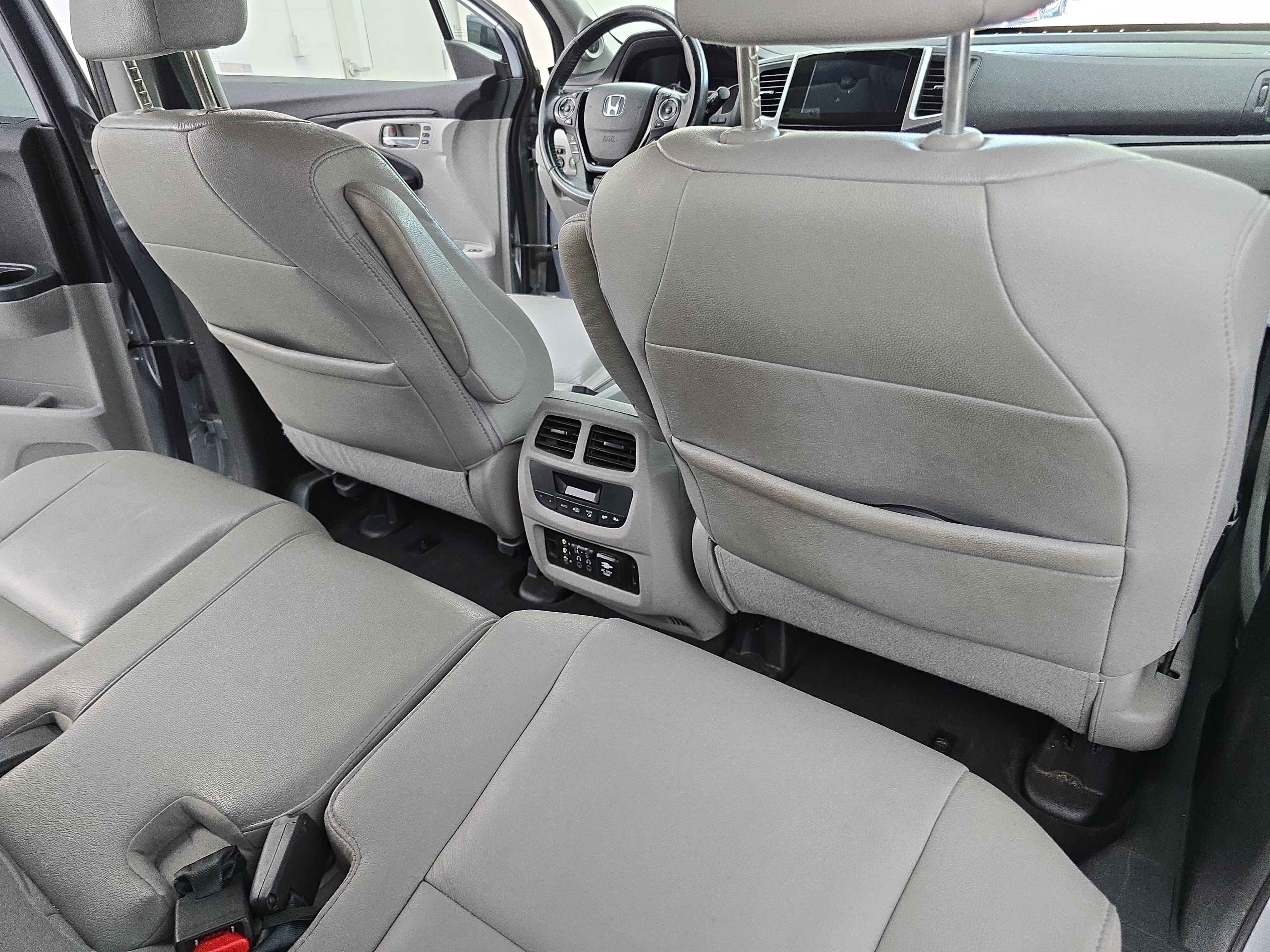 Used 2018 Honda Pilot Touring image 11