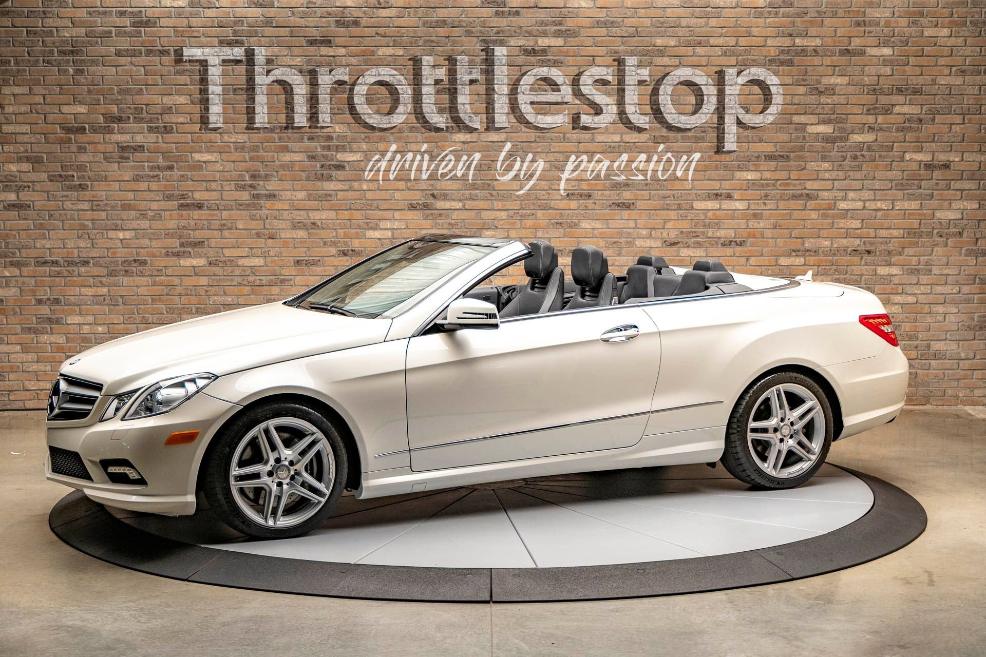 Used 2011 Mercedes-Benz E 550 Cabriolet image 4
