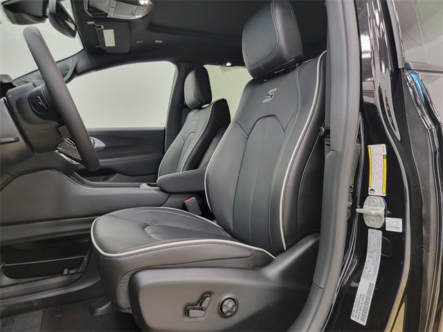 New 2026 Chrysler Pacifica Limited w/ S Appearance Package image 14