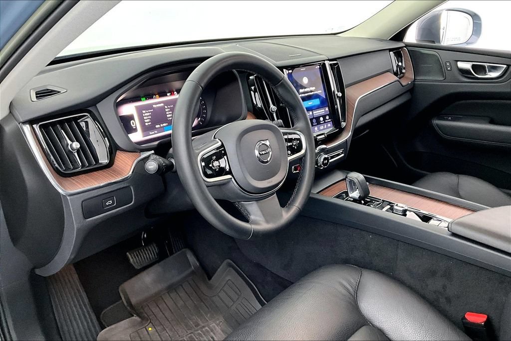 Certified 2023 Volvo XC60 B5 Plus AWD/4WD image 16