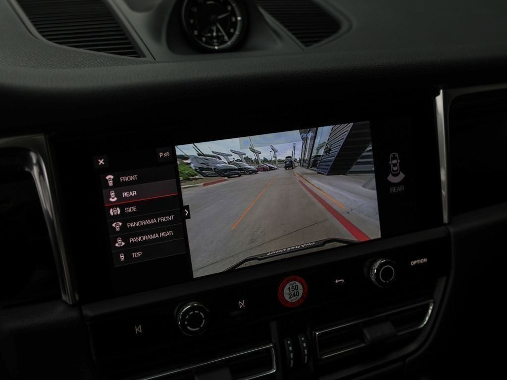 Certified 2025 Porsche Macan image 20