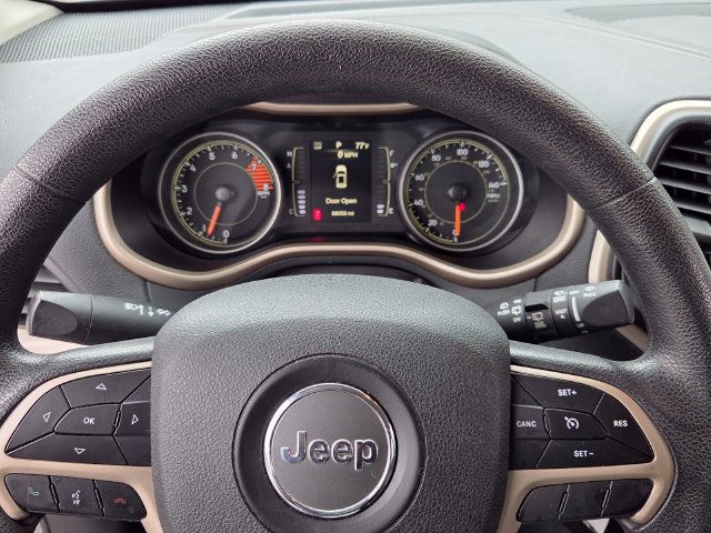 Used 2018 Jeep Cherokee Latitude FWD image 24