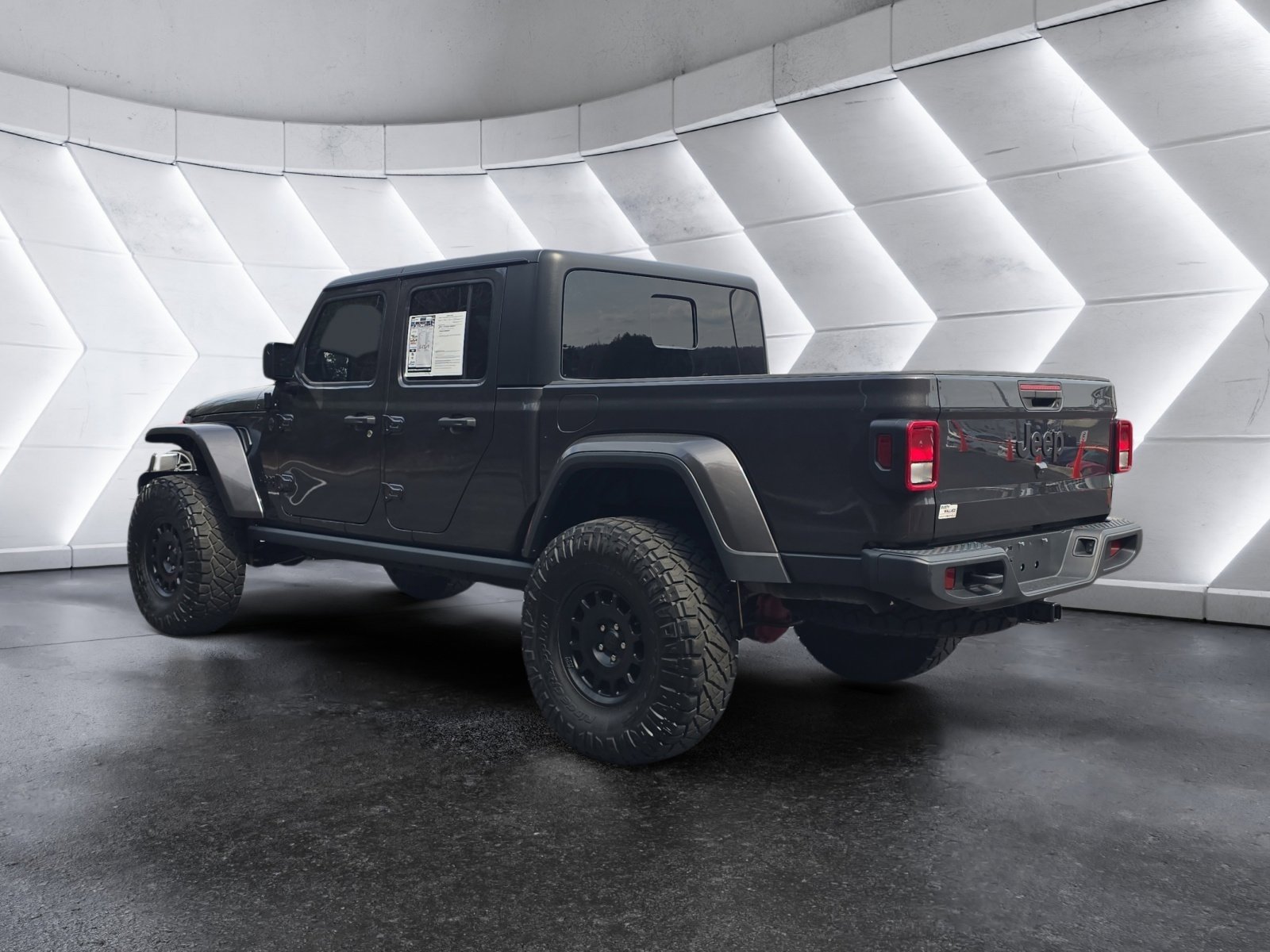 Used 2022 Jeep Gladiator Sport image 3