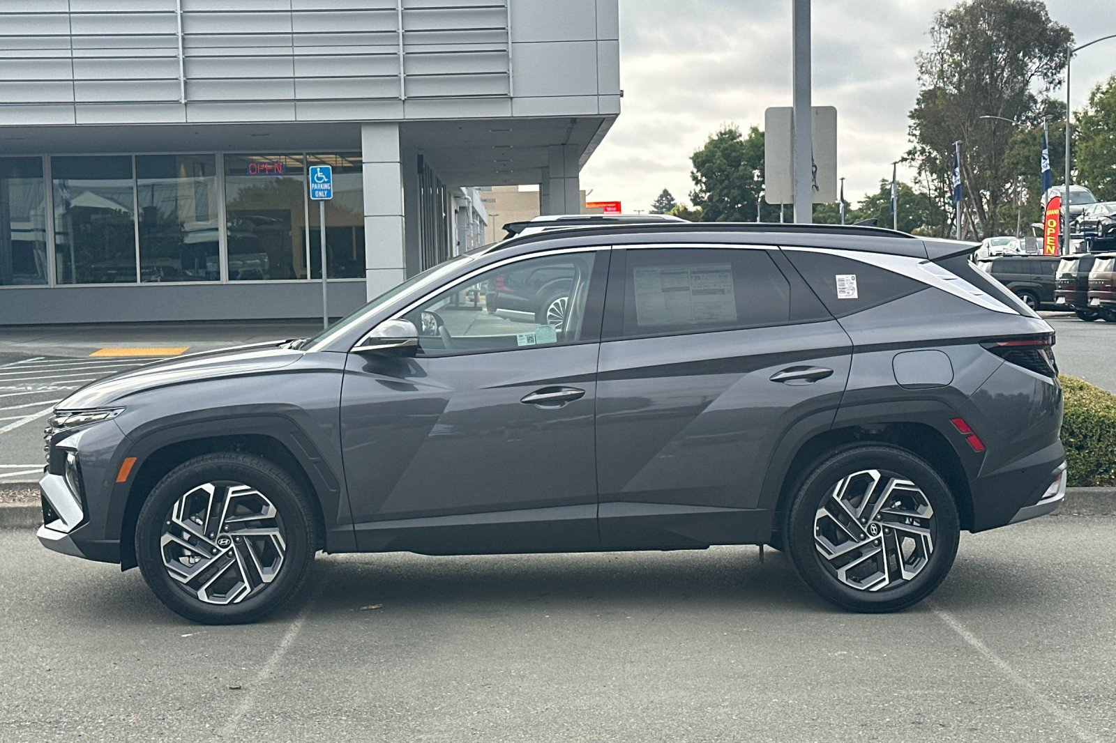 Certified 2025 Hyundai Tucson Limited w/ Tow & Go Package AWD/4WD image 6