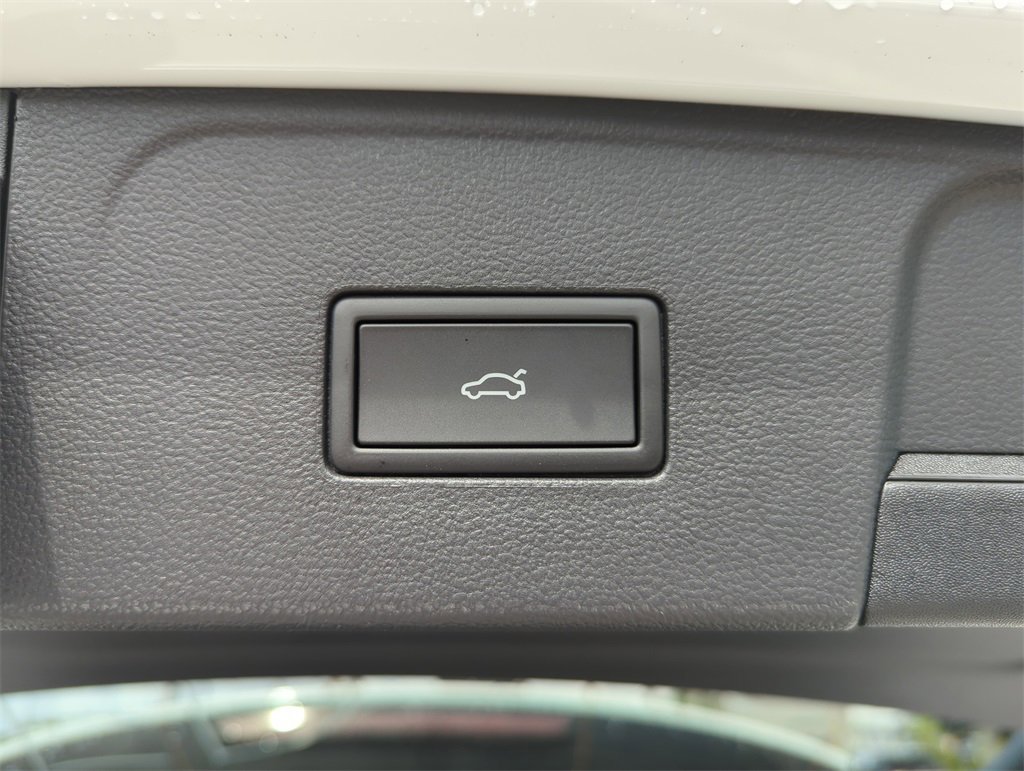 New 2026 Volkswagen Atlas SEL Premium R-Line image 17