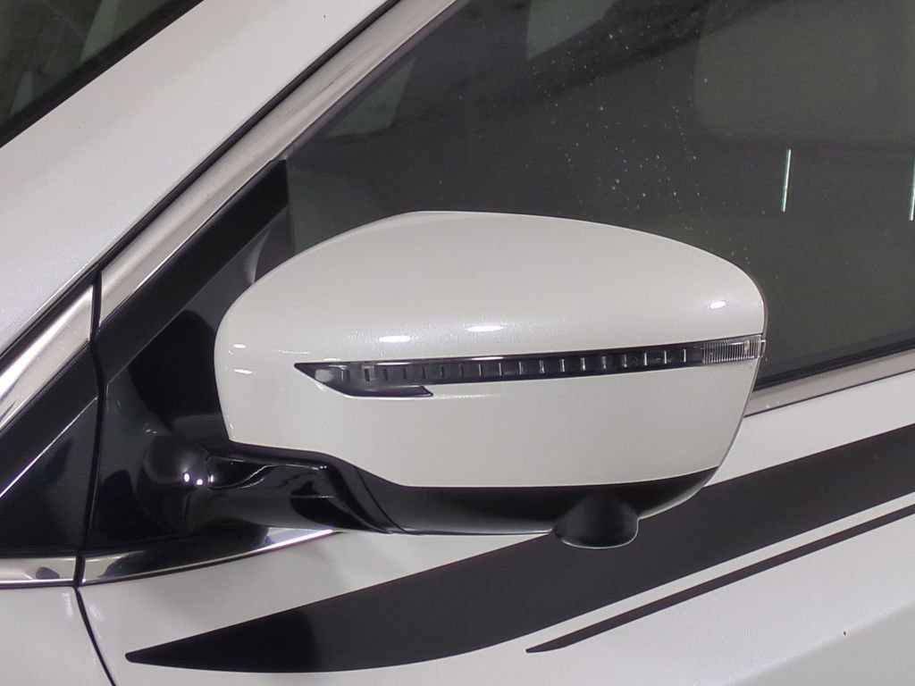 Used 2016 Nissan Murano Platinum w/ Platinum Technology Package FWD image 12