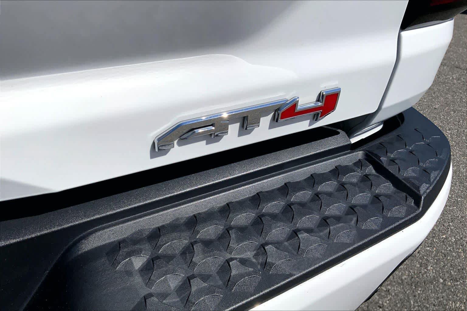 Used 2023 GMC Canyon AT4 w/ AT4 Premium Package AWD/4WD image 10