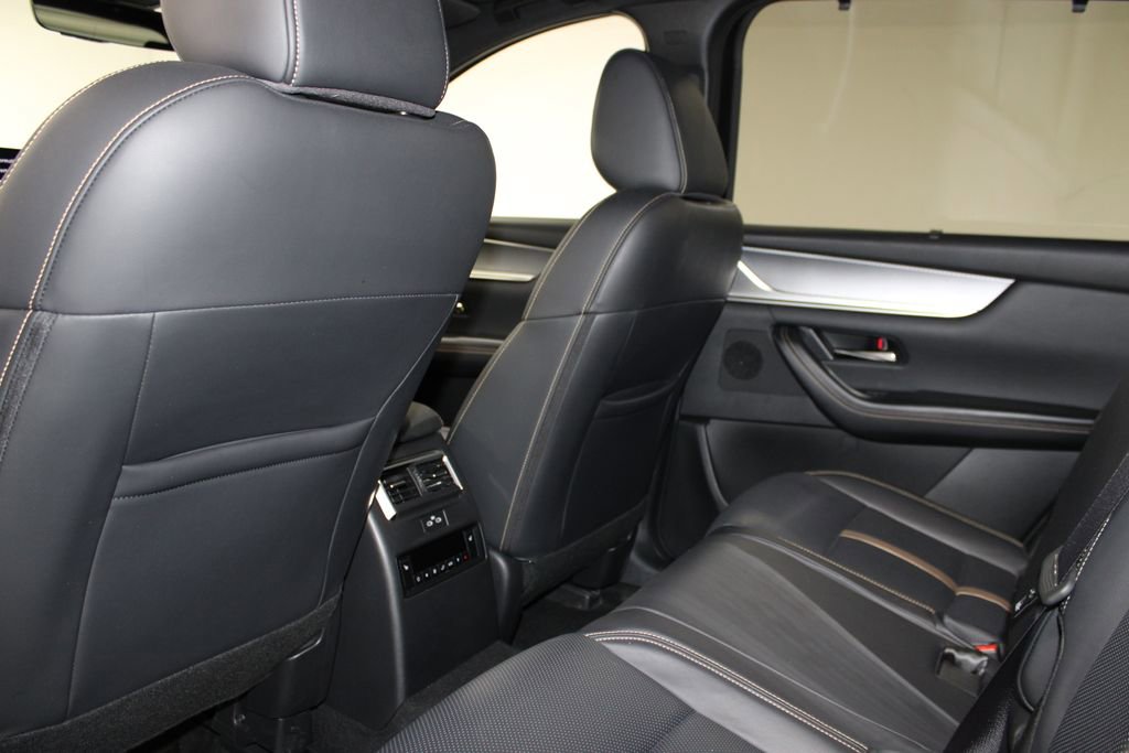 Used 2025 MAZDA CX-70 Plug-In Hybrid w/ Premium Plus AWD/4WD image 17