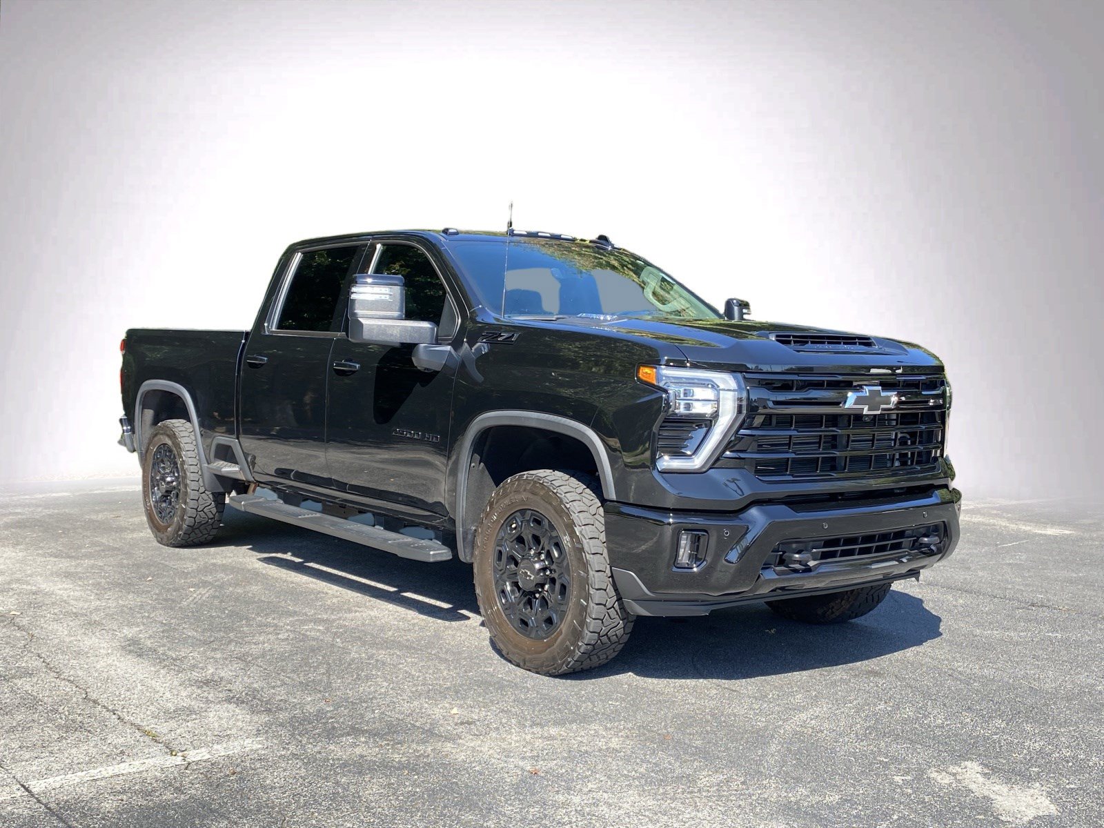Used 2024 Chevrolet Silverado 2500 LTZ w/ LTZ Plus Package AWD/4WD image 2