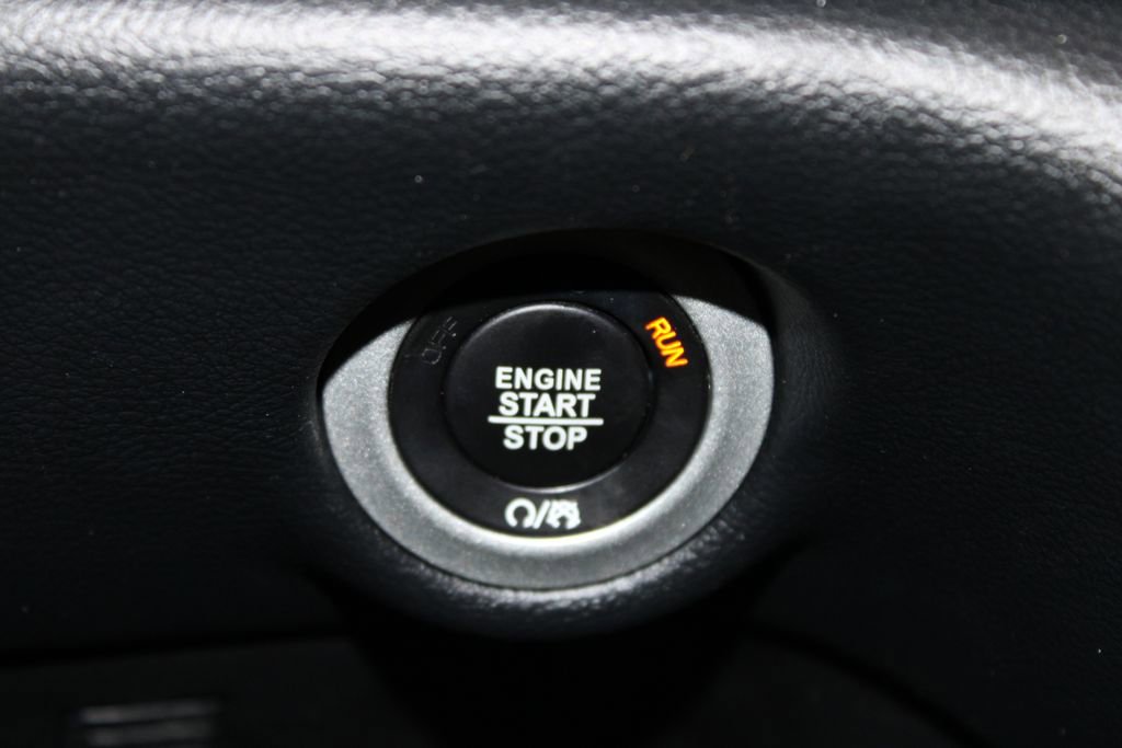 Used 2025 Chrysler Pacifica Select image 27