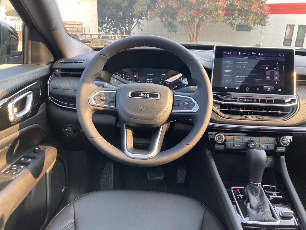 New 2025 Jeep Compass Latitude w/ Sun & Sound Group AWD/4WD image 14
