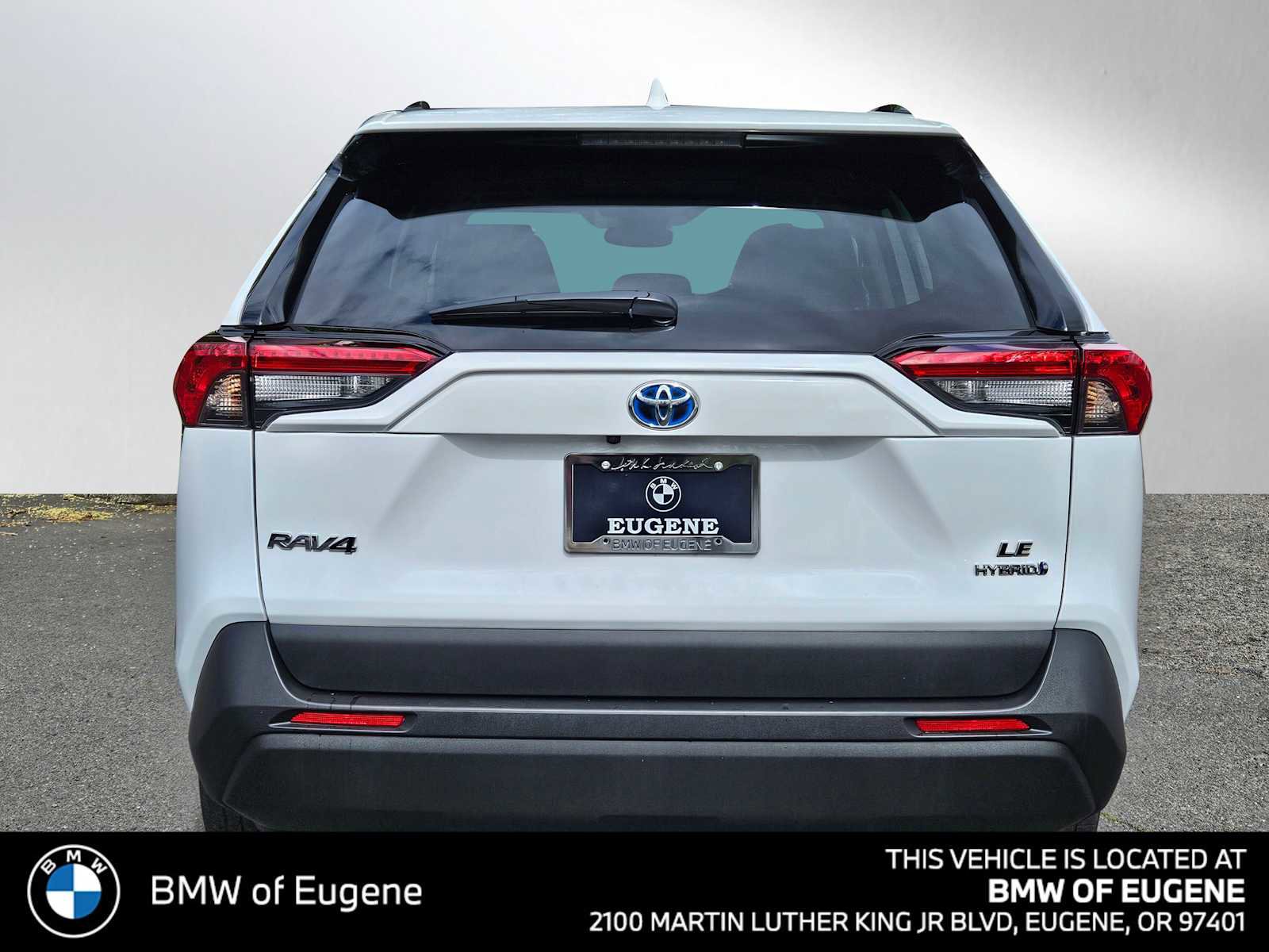 Used 2024 Toyota RAV4 LE AWD/4WD image 4