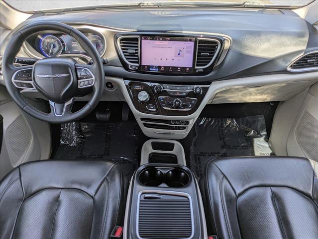 Used 2022 Chrysler Pacifica Touring-L FWD image 16