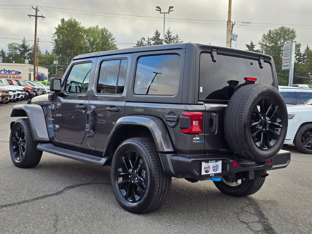 Used 2022 Jeep Wrangler Unlimited Sahara w/ Cold Weather Group AWD/4WD image 6