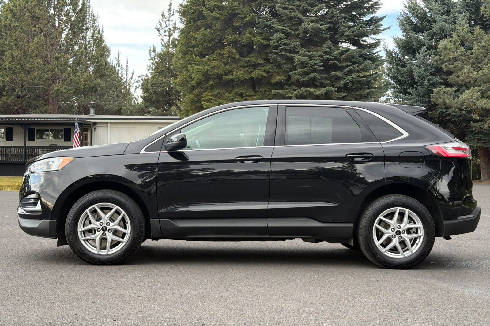 Used 2024 Ford Edge SEL image 7