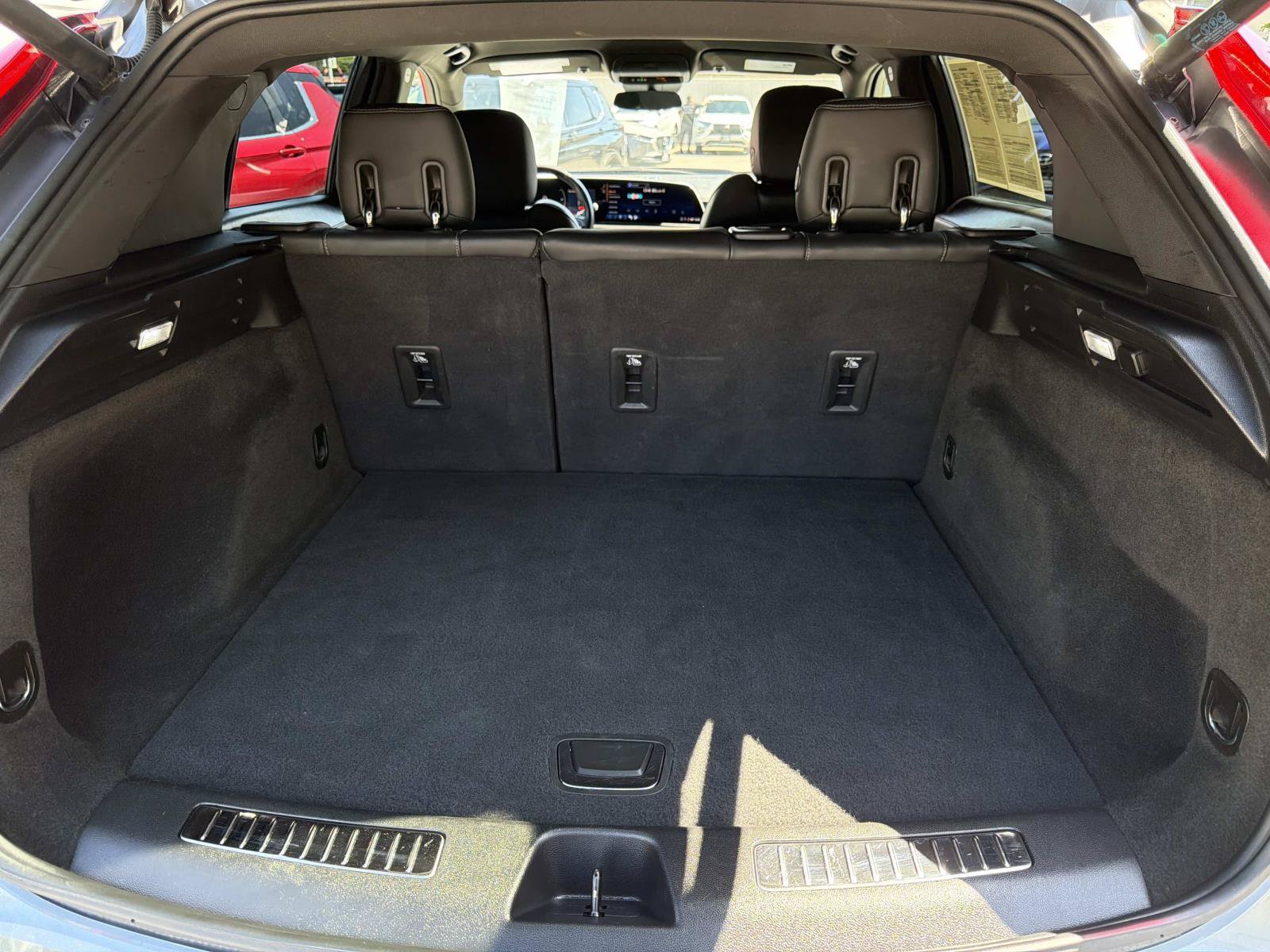 Used 2024 Cadillac XT4 Premium Luxury FWD image 5
