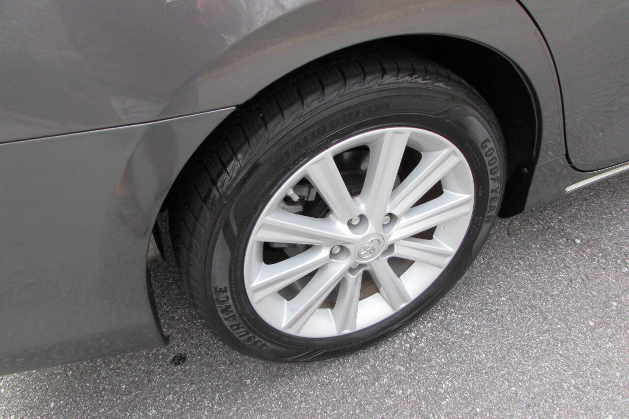 Used 2014 Toyota Camry XLE image 12