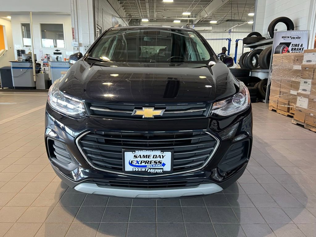 Used 2021 Chevrolet Trax LT w/ LT Convenience Package AWD/4WD image 2