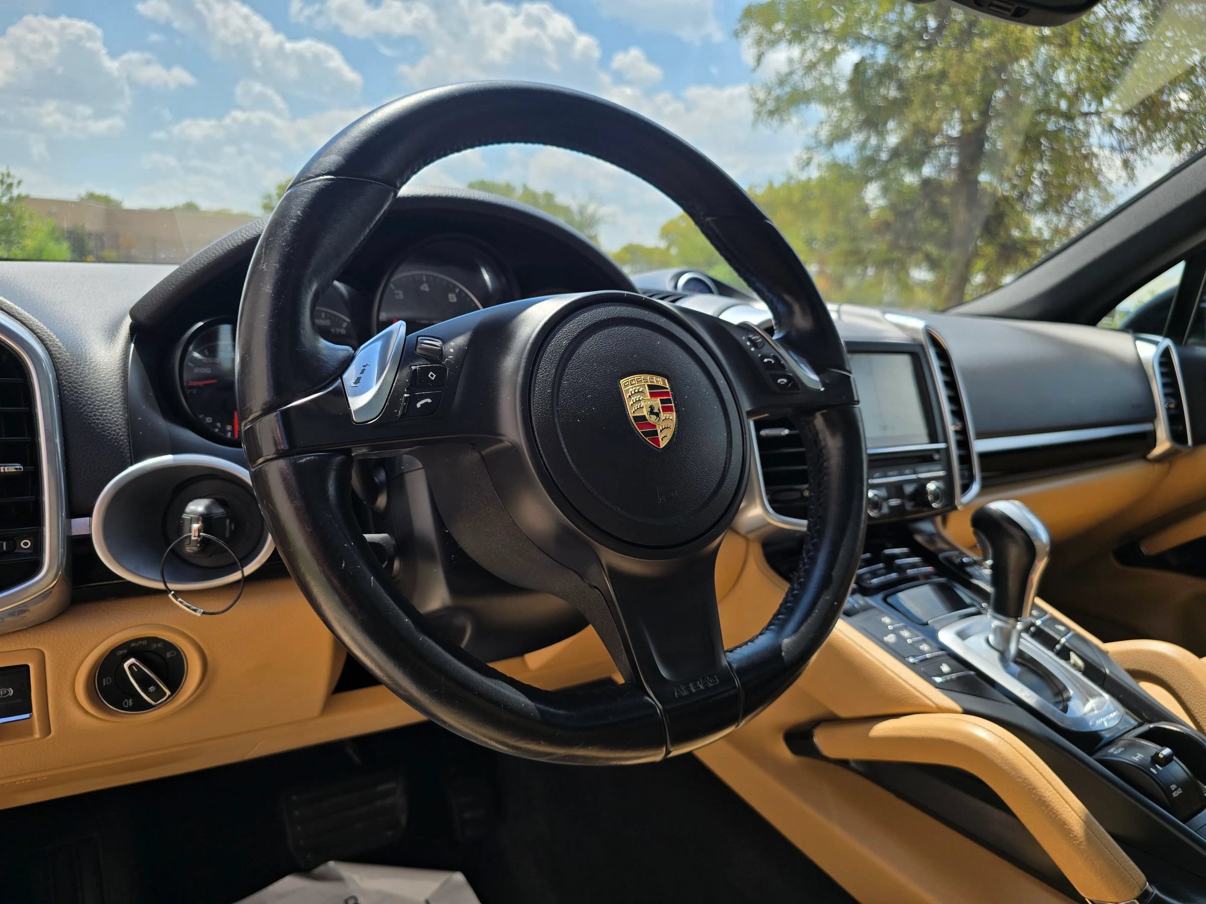 Used 2014 Porsche Cayenne Platinum Edition AWD/4WD image 27