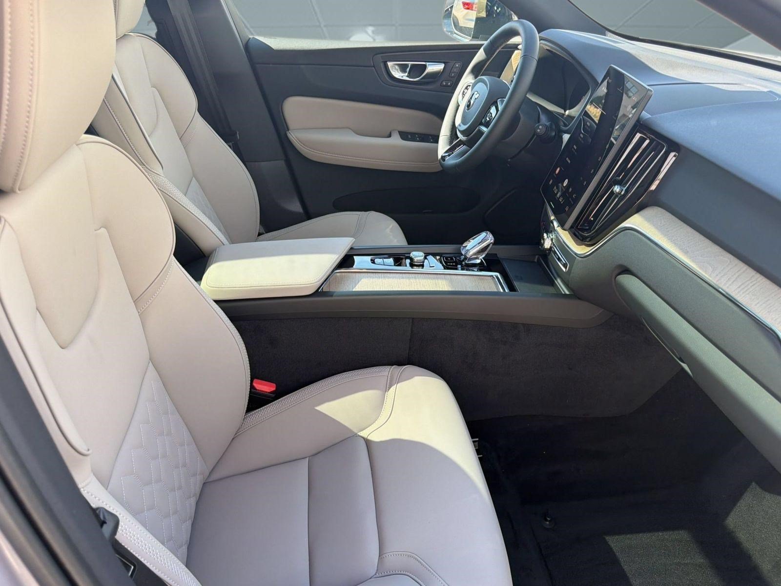 New 2026 Volvo XC60 B5 Plus w/ Climate Package AWD/4WD image 24
