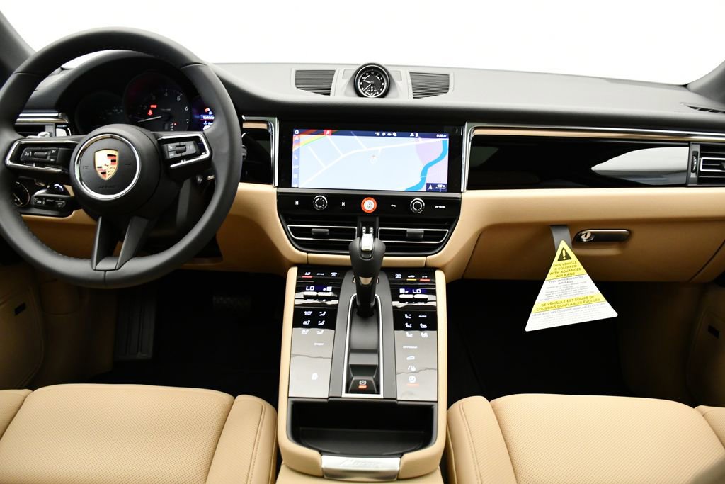 Certified 2025 Porsche Macan image 22