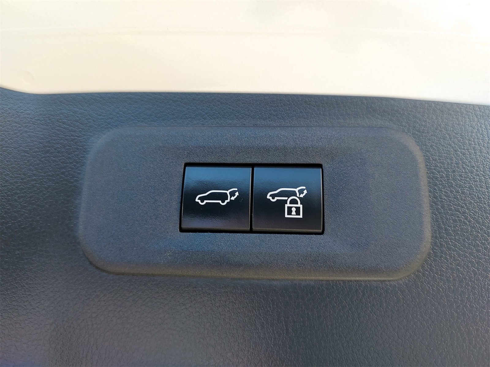 Used 2025 Lexus NX 350h AWD w/ Premium Package image 13