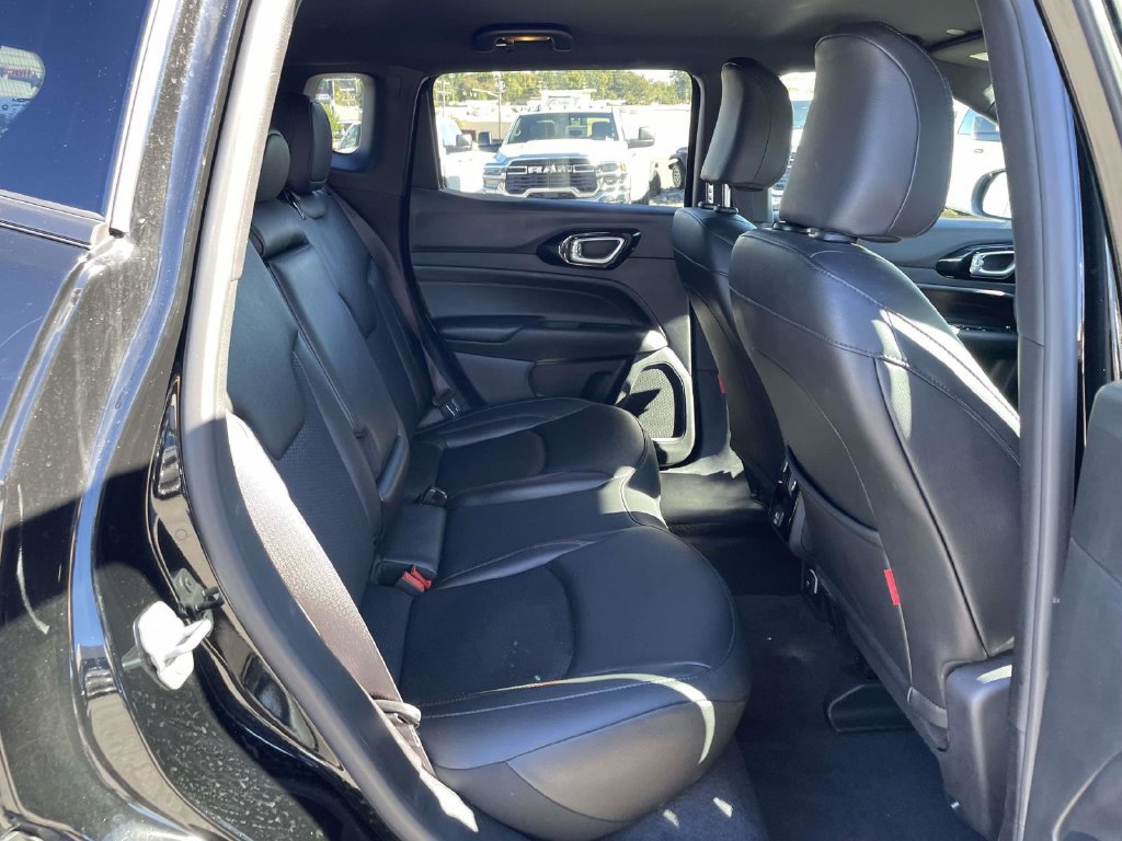 Used 2025 Jeep Compass Trailhawk AWD/4WD image 19