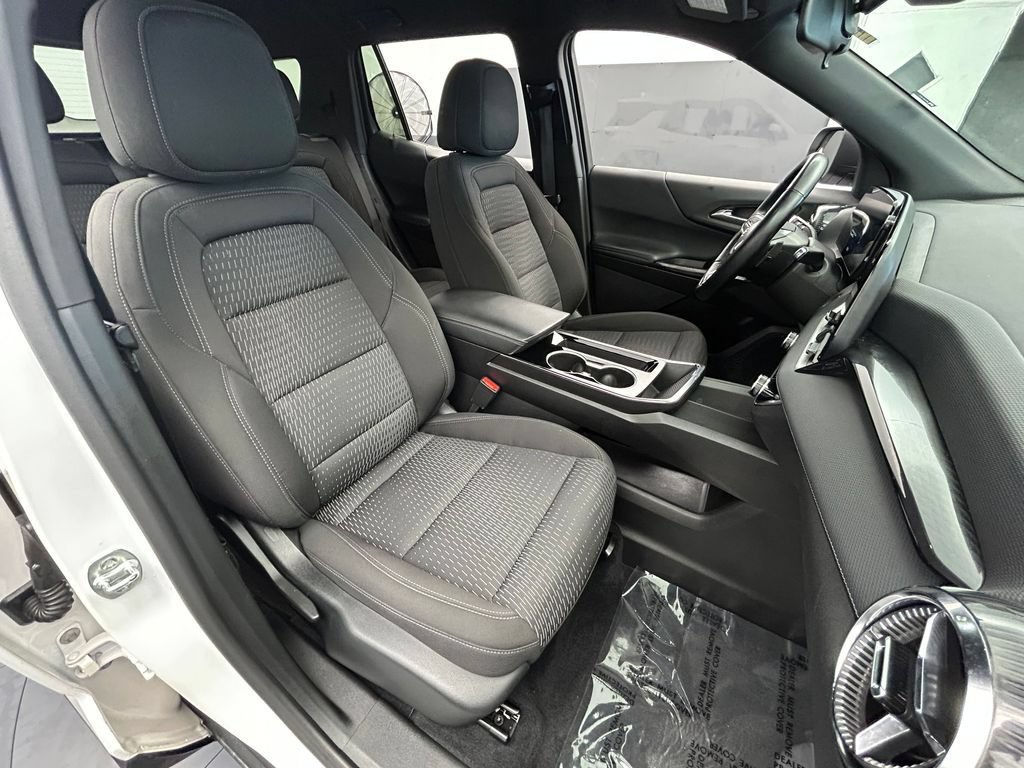 Used 2025 Chevrolet Equinox LT FWD image 13
