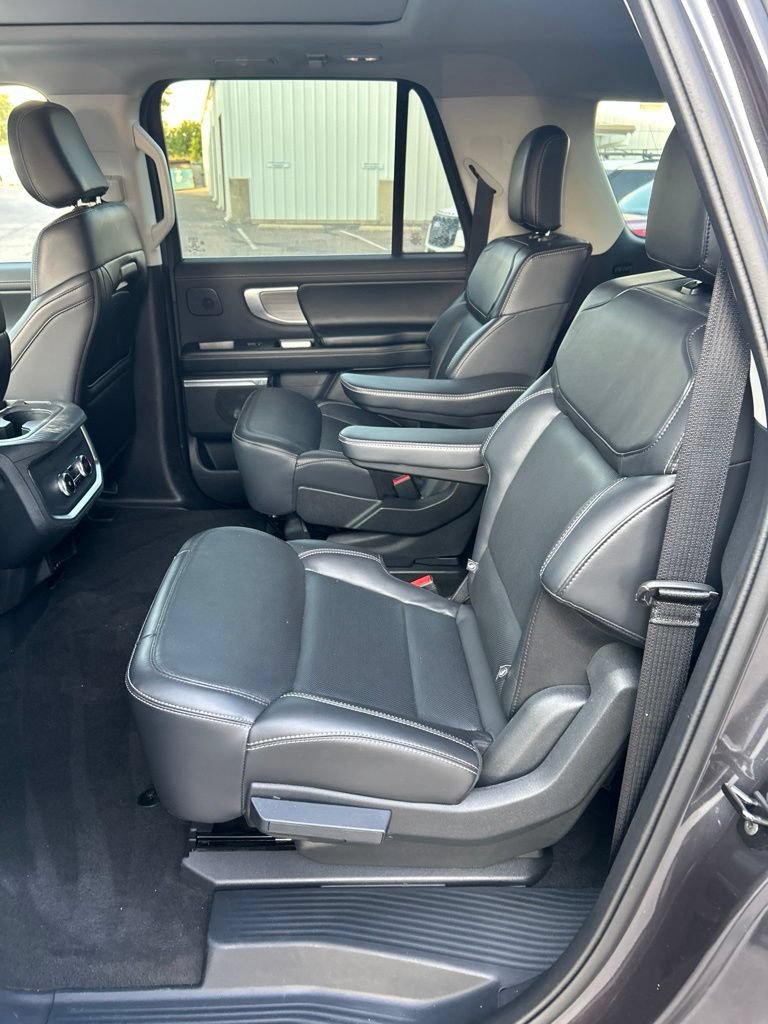 Used 2025 Ford Expedition Max Platinum w/ Driver's Package AWD/4WD image 6