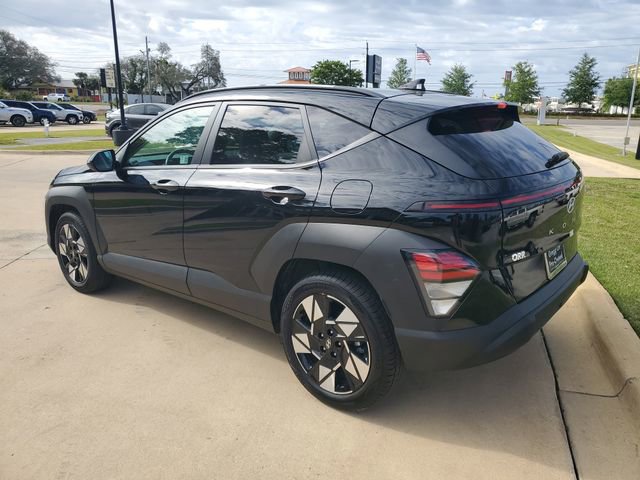Used 2025 Hyundai Kona SEL image 3
