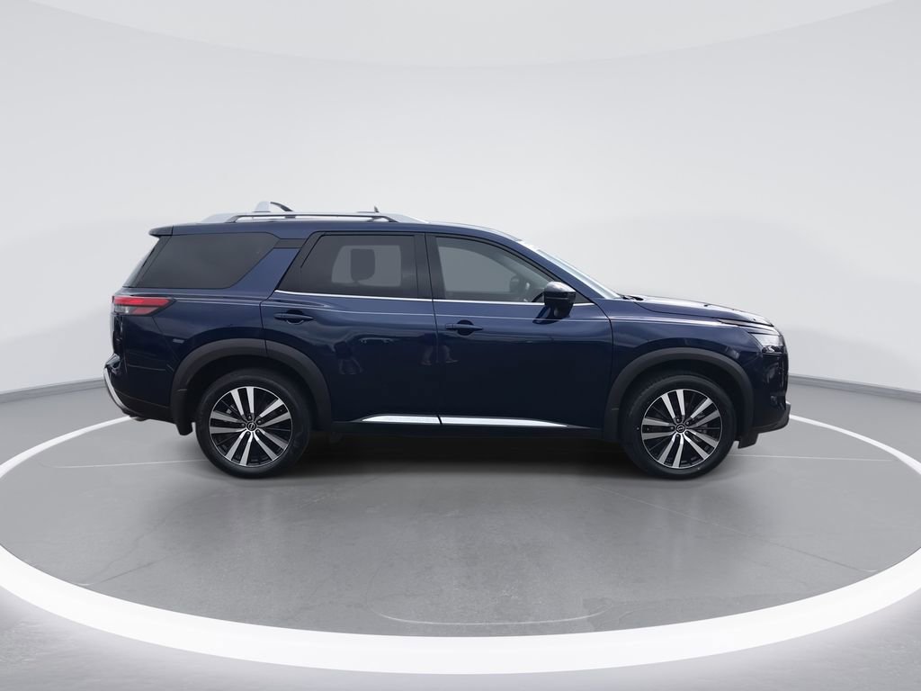 Used 2024 Nissan Pathfinder Platinum FWD image 9