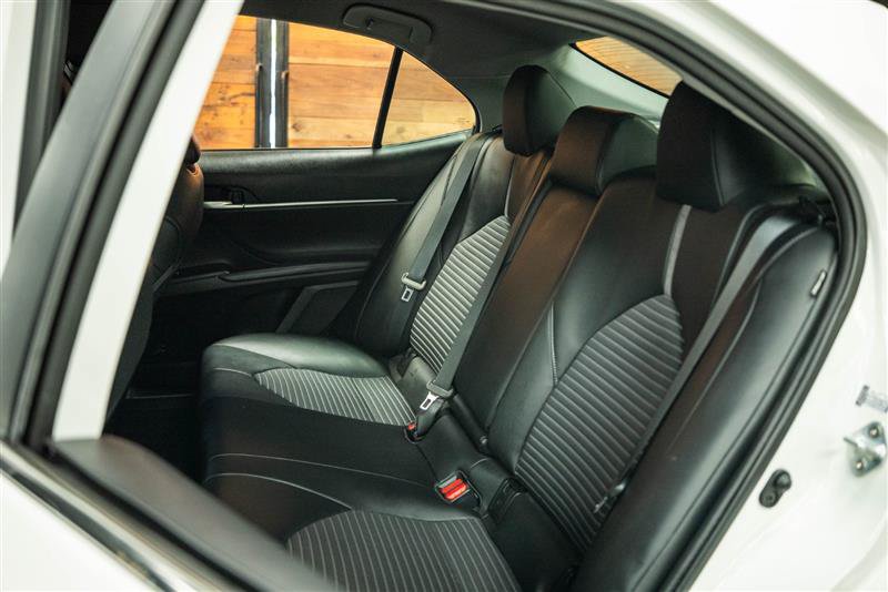 Used 2022 Toyota Camry SE w/ Convenience Package FWD image 10