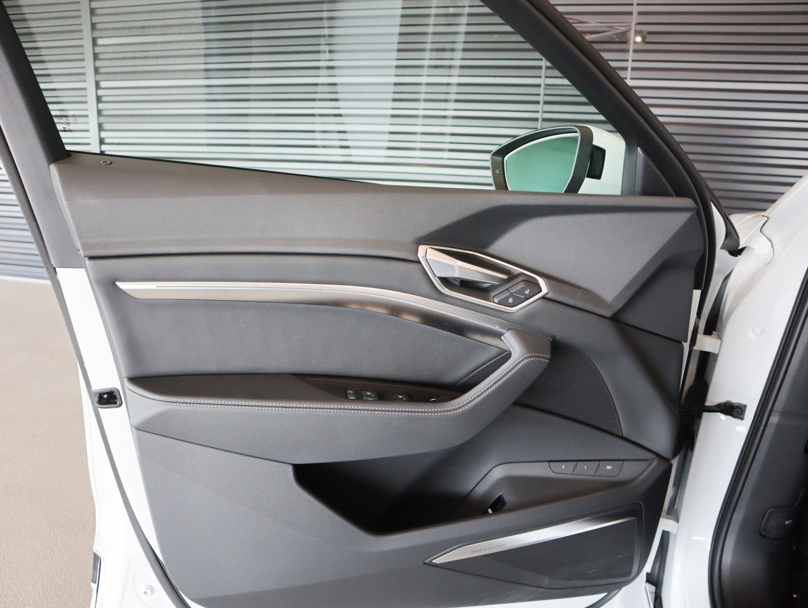 Used 2024 Audi Q8 e-tron Premium Plus w/ Premium Plus Package image 26