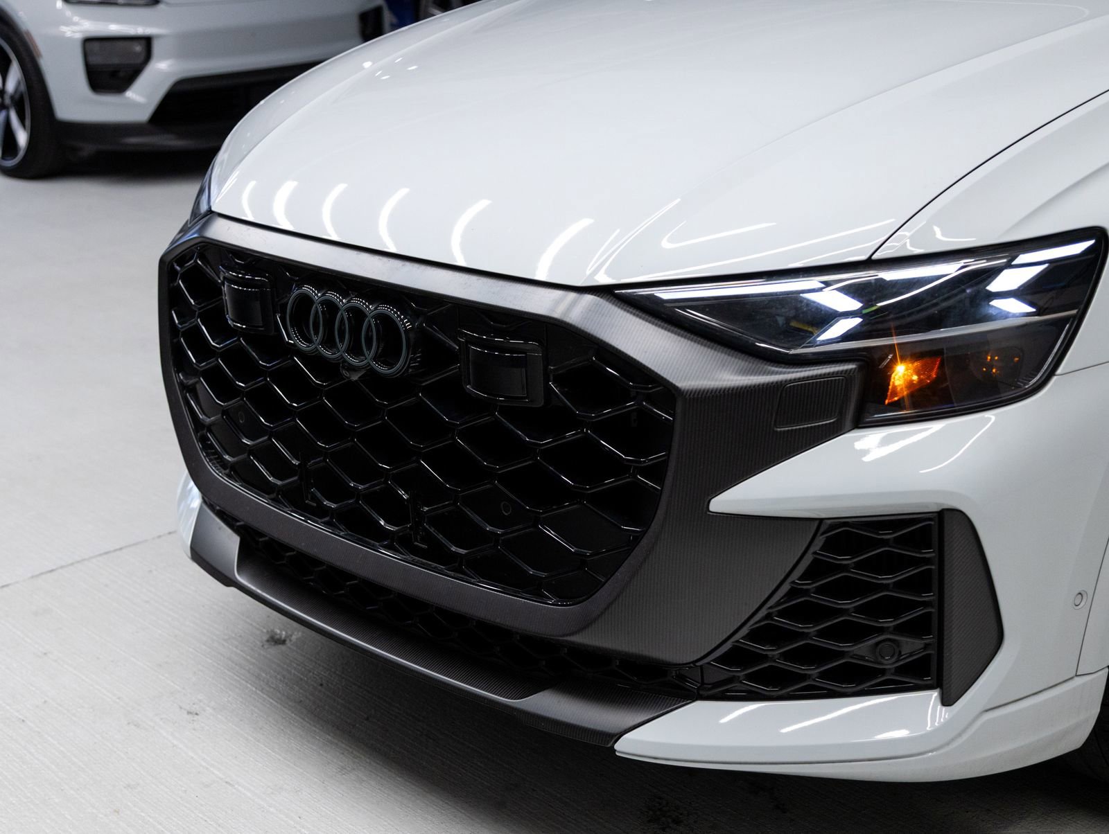 Used 2025 Audi RS Q8 performance w/ Matte Carbon Package image 32