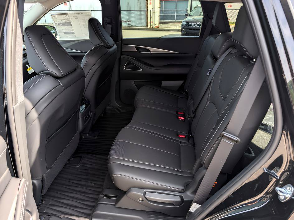 Certified 2026 INFINITI QX60 Luxe FWD image 12