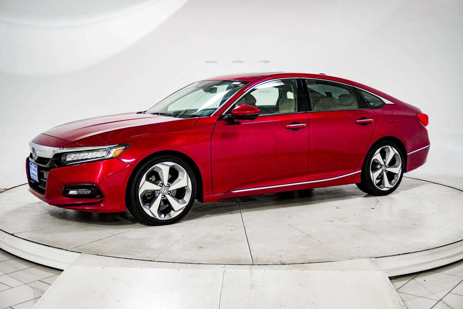 Used 2018 Honda Accord Touring image 4