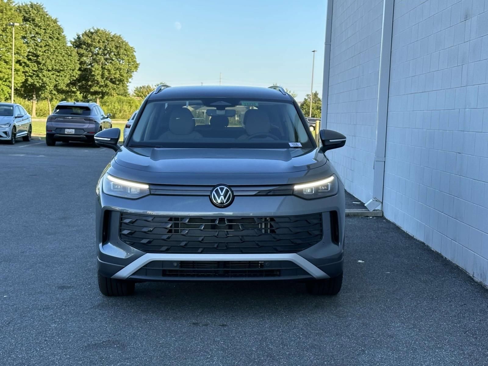 New 2025 Volkswagen Tiguan SE image 9