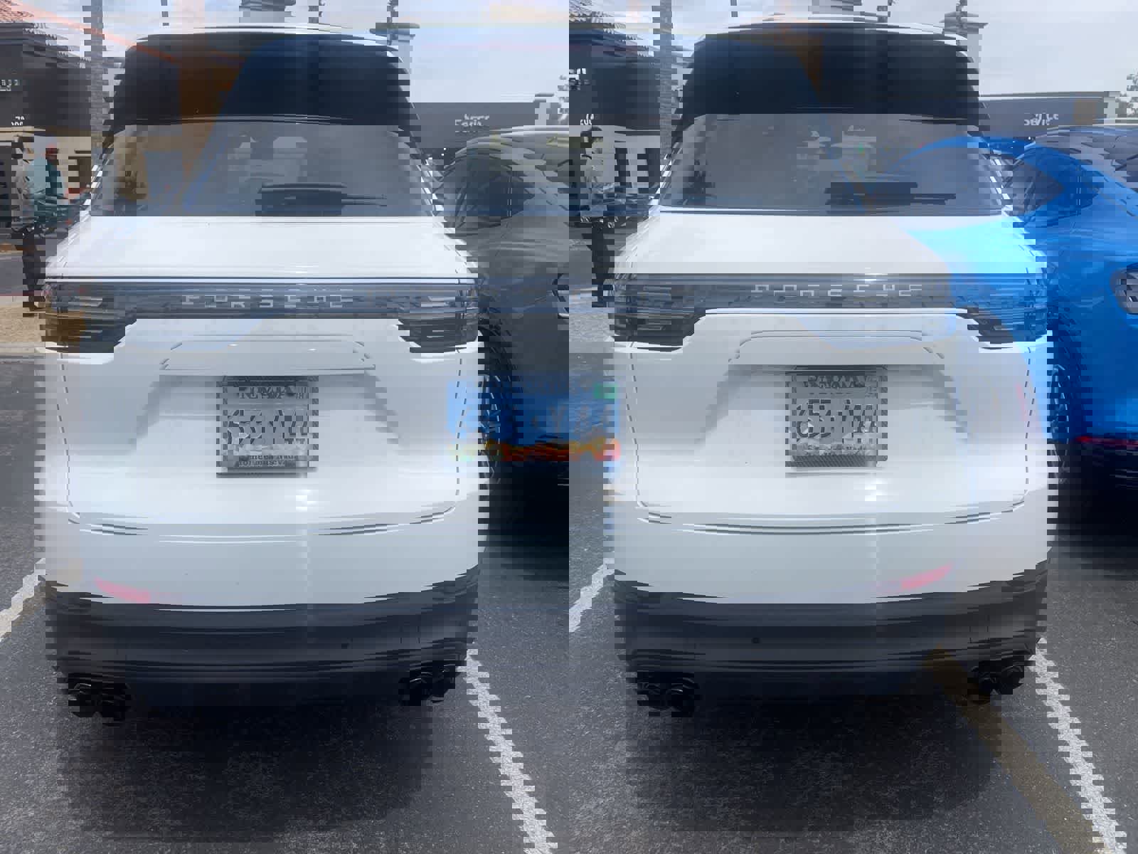 Used 2023 Porsche Cayenne S Platinum w/ Premium Package Plus AWD/4WD image 2