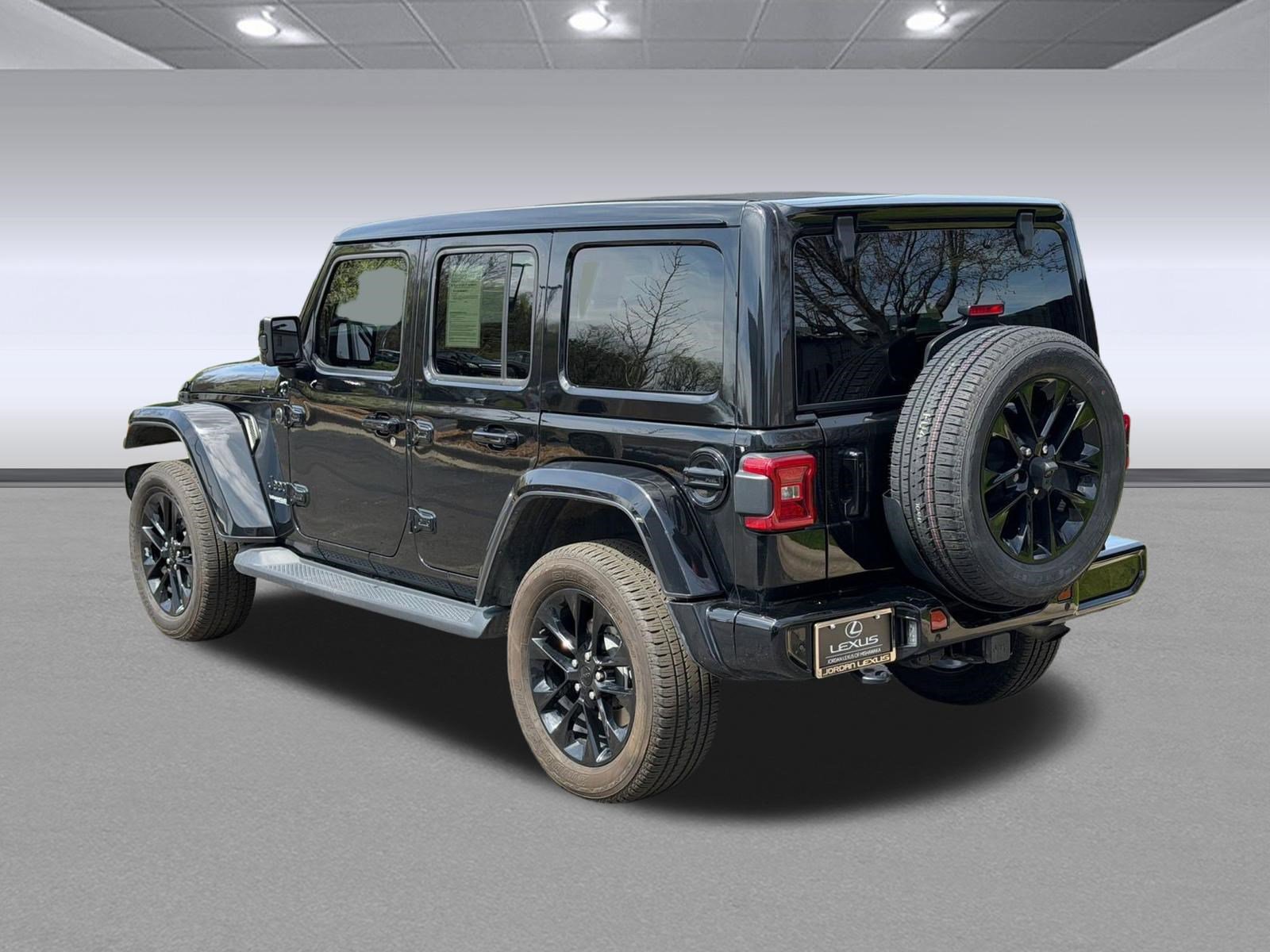 Used 2021 Jeep Wrangler Unlimited Sahara AWD/4WD image 3