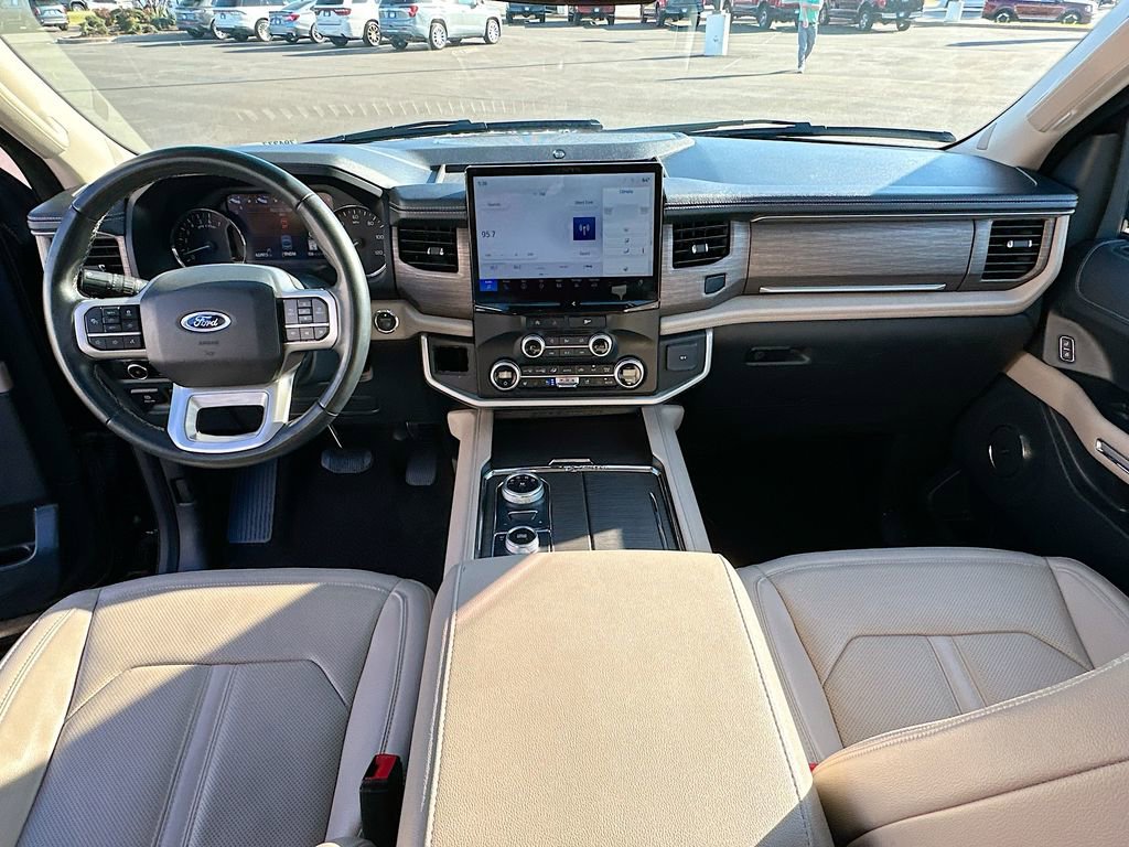 Used 2024 Ford Expedition Limited image 3
