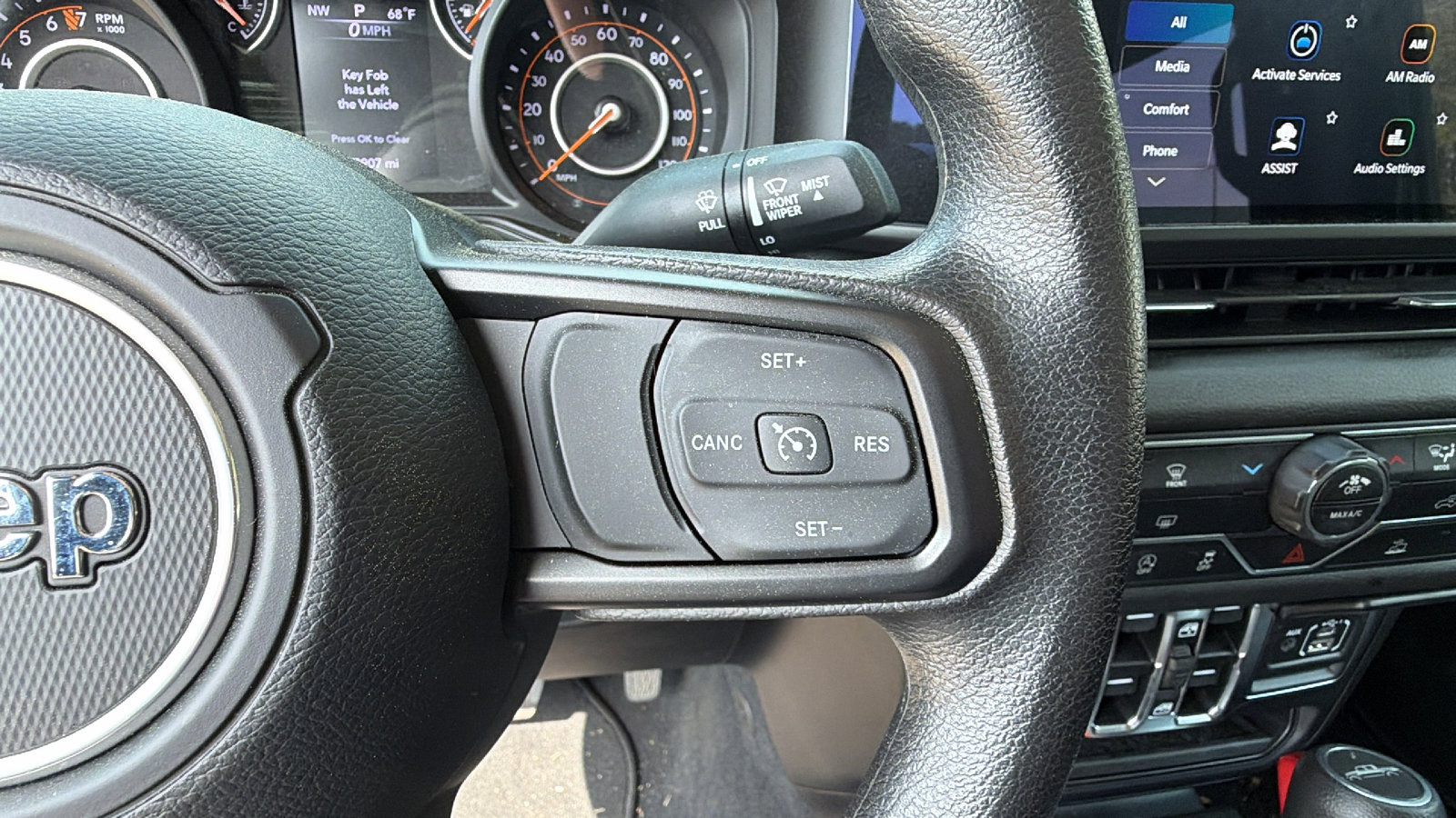 Used 2025 Jeep Gladiator Sport image 28