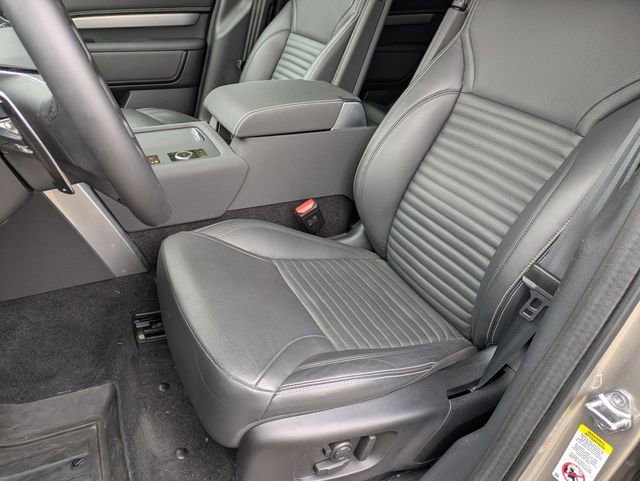 Used 2025 Land Rover Discovery Dynamic SE image 12
