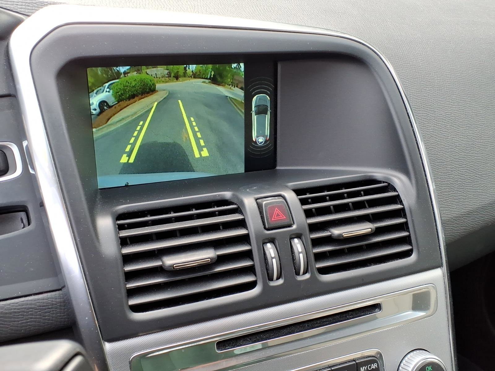 Used 2017 Volvo XC60 T6 Dynamic w/ Preferred Option Package image 14