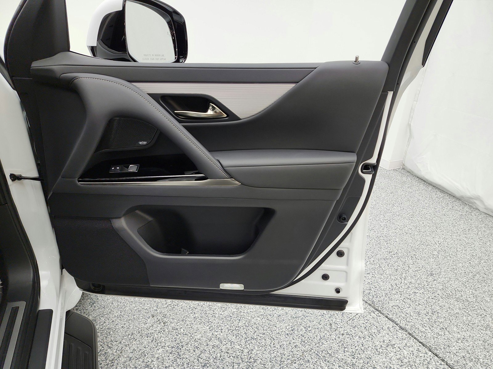 Used 2025 Lexus LX 700h F Sport image 20