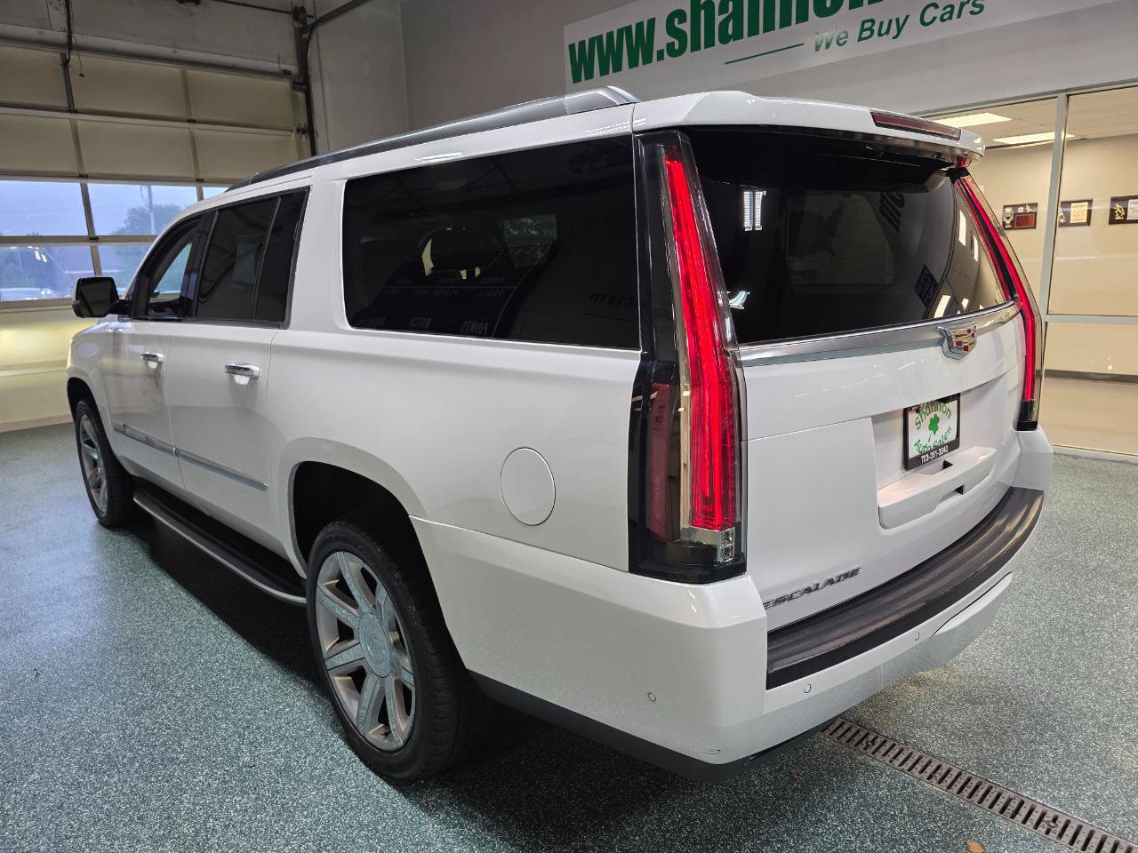 Used 2020 Cadillac Escalade ESV Luxury AWD/4WD image 9