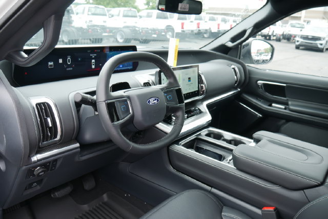 New 2027 Ford Expedition Platinum w/ Stealth Performance Package AWD/4WD image 17